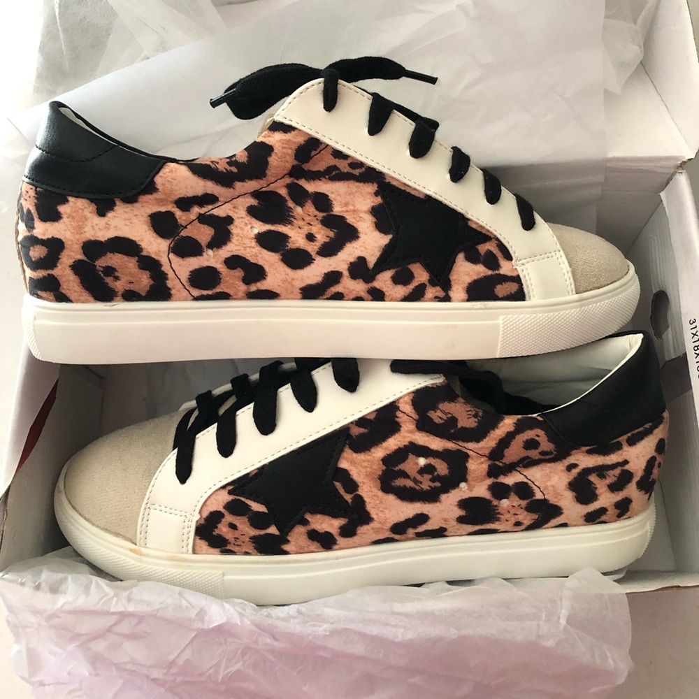 Nature breeze leopard sneaker NWT